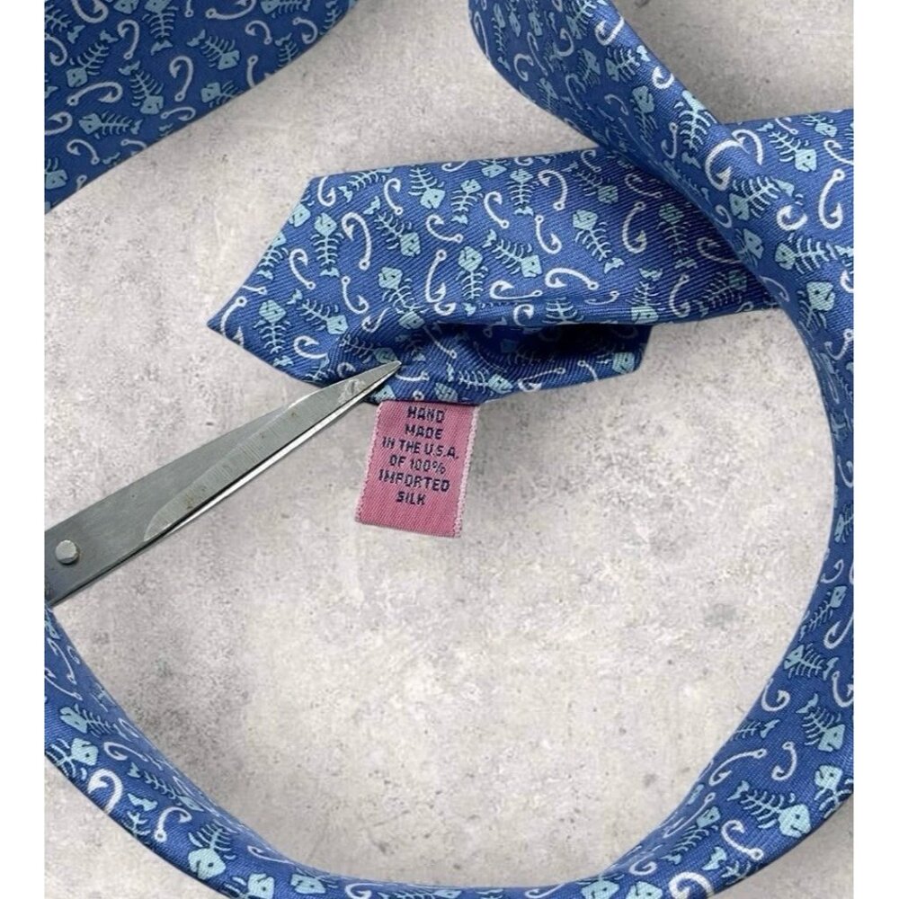 NEW VINEYARD VINES Silk Tie USA Blue Hook Fish Skeleton W:3.8" - Picture 3 of 7